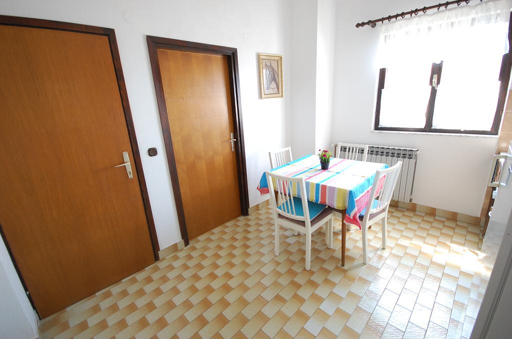 Apartments Dida By El-Pi Tours نجيفيش الغرفة الصورة