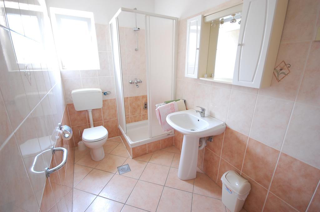 Apartments Dida By El-Pi Tours نجيفيش الغرفة الصورة